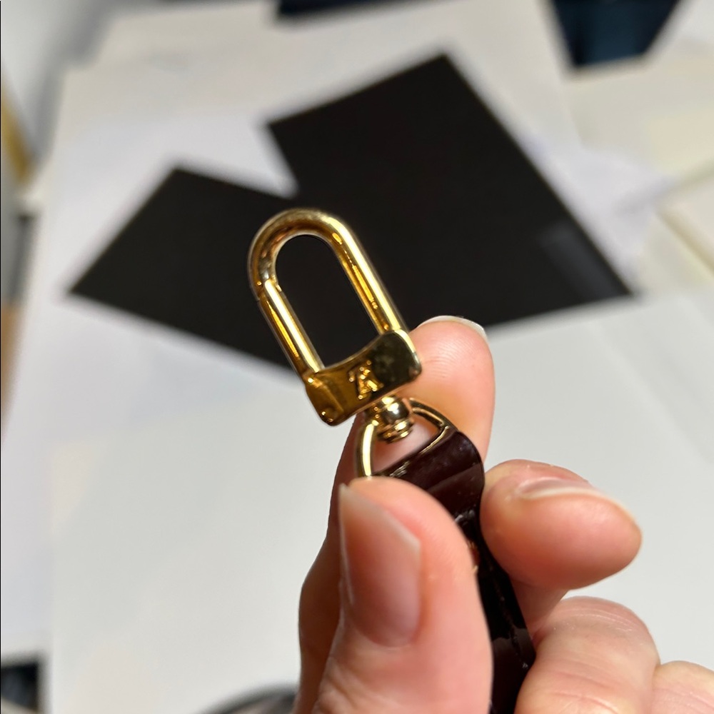 Elegant Brown Leather Strap with Gold Clasp